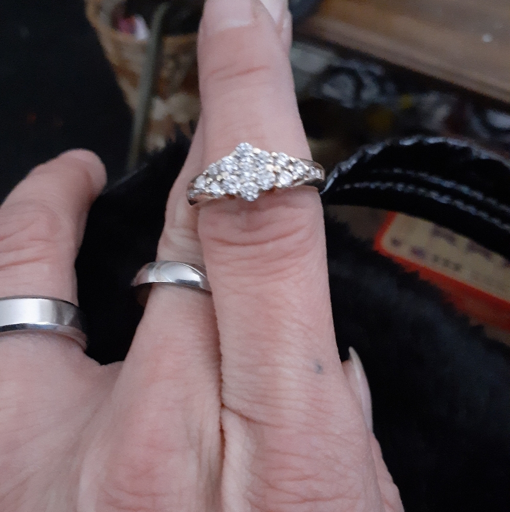 A stunningly beautiful engagement ring